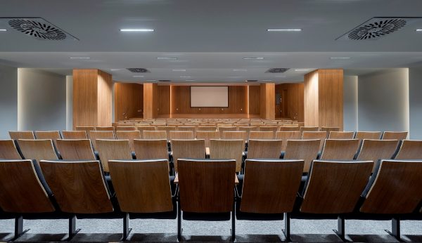 Auditório Walter Osli Koerich: diferentes espaços para eventos presenciais ou online