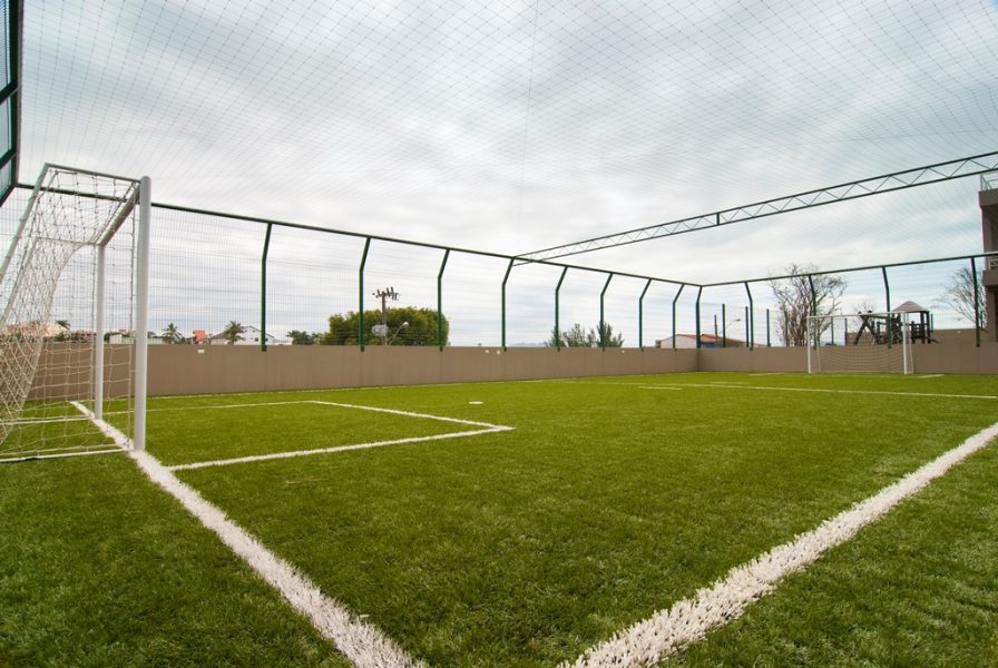 Futebol com os amigos no Farol Residencial