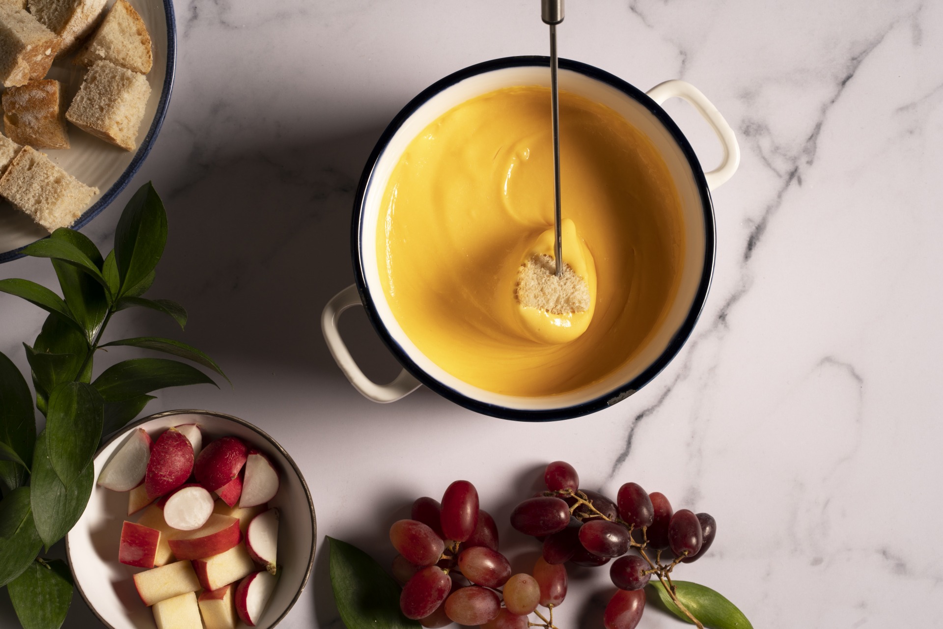 A noite perfeita do fondue: como receber com charme e sabor em casa
