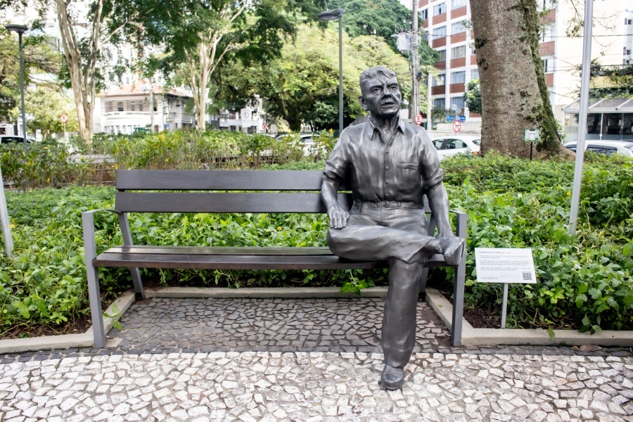 Uma homenagem ao centenário de Hassis pela WKoerich